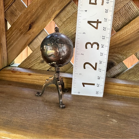 Durham Industries Miniature Globe Die Cast Metal Dollhouse 3.5 Inch Vintage 1976 - Picture 2 of 5